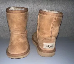 Kids UGGs Australia Boots Size toddler 6 - Great Condition color- chestnut.