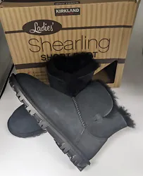 The insulating properties of these boots allow your feet to breathe naturally in both warm and cold temperatures and a...