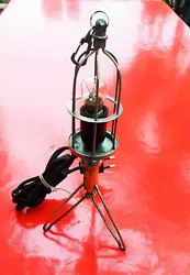 Superbe lampe baladeuse ancienne. Loriginalité et la rareté viennent du fait que cette lampe peut être utilisée de...