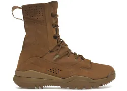 DA PAM 670-1 compliant, the Nike SFB Field 2 8” Leather is a lightweight high-performance boot designed to support...