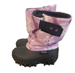 tundra toddler 5 Boots Winter Snow Shoes purple black snowflakes.
