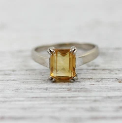 AMAZING MID CENTURY SOLID 18K GOLD RING, DOUBLE PRONG SET WITH A NATURAL CITRINE. WONDERFUL HIGHEST QUALITY. JUST PART...