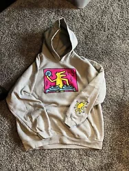 This Keith Haring DJ Hoodie in Mens Large is an excellent addition to any wardrobe. The fleece fabric is warm and...