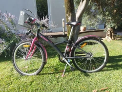 Vélo tout chemin, tout équipé, pour fille (135 à 150 cm) souhaitant se balader par tous les temps sur route et...