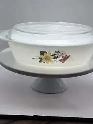 JAJ / Crown Pyrex. #524 This casserole dish is in Excellent condition! Autumn Glory Pattern. Made in England. The lid...