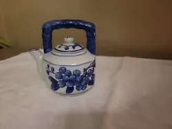 Vintage Nantucket pottery single serve tea pot kettle Blue and white. Beautiful!.