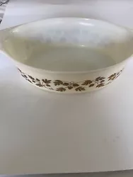 This vintage Pyrex ovenware casserole dish is a must-have for any kitchen collection. The dish has an oval shape with a...