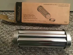 New with Box Scalloped Bread Tube-Pampered Chef # 1565.