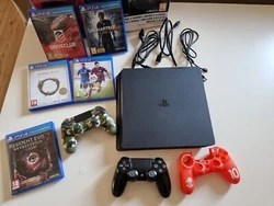 Sony PlayStation 4 console 1To Console 5 jeux 2 manettes dont 1 manette Call of Duty. 1 housse de protection manette.