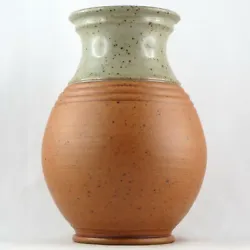 Superbe v ase a ncien, grèspar Rémi Bonhert, La Borne, France. Beautiful antique ceramic vase by Rémi Bonhert,...