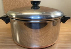 REVERE WARE COPPER BOTTOM STOCK POT 4 1/2 QT ROME NY. Lid and pot are in good condition with small scratches...