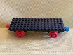 LEGO Train Base  with Wheels Red and Blue Réf x487c01 Set 724/725/726/181....