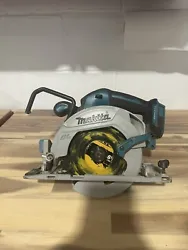 This Makita XSH03Z 18V LXT Brushless Cordless Circular Saw is a reliable tool for cutting wood. With a blade diameter...