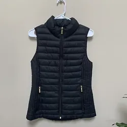 Add a sporty touch to your casual wardrobe with this womens Tommy Hilfiger black lightweight zip-up puffer vest in size...