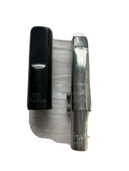 Berg Larsen Baritone Saxophone Mouthpiece 100/2 SMSPreviously owned in excellent condition. Tip opening is 100-Medium...