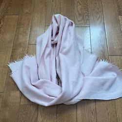 gucci scarf wool silk baby pink. **PLEASE NOTE THIS ITEM IS MISSING A BRAND TAG **SINCE THE ITEM IS PRE OWNED AND USED...