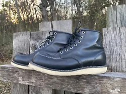 Red Wing Heritage Black Moc-toe #8130 Size 8D, Made In USA. Condition is Pre-owned. Shipped with USPS Priority Mail.