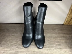 Aldo Women’s Black Boots size 9! Have been worn in but still have a lot more life to give! Feel free to reach out...
