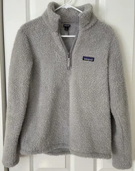 Patagonia Los Gatos 1/4 Zip Fleece Pullover. Excellent preowned condition- worn less than a handful of timesSmoke free...