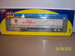 Second or third generation Athearn trailer with very good graphics, vinyl tires and detail painting.