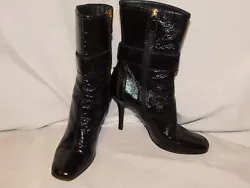 Authentic Gucci boots that are in great condition. Brass accents. They have a side zipper.