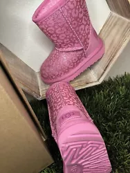 UGG boots Toddler Sz 6C Pink. Pre loved boots