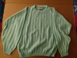 Womens Sweater - Hot Cashews - Size S.[CLB1] Good used condition,  your getting exactly what is in the photos, thanks.
