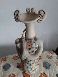 Vase Anthropomorphe En Céramique Signé A Voir. Ceramique en bon état voir photo hauteur 24cm