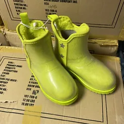Wonder Nation Girls Faux Sherpa & Clear PVC Temperature Rated Boots, Green Siz 2. Please ask any questions before...
