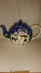 Very beautiful Christmas tea kettle in excellent condition. No chip nor cracks great collectible for your collection....